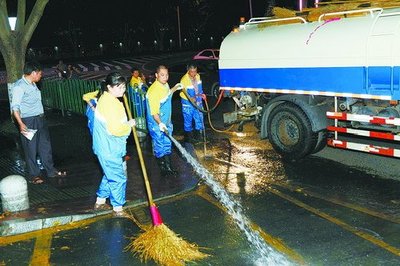 廈門市區主干道每周清洗一次 道路洗出清新容顏(圖)