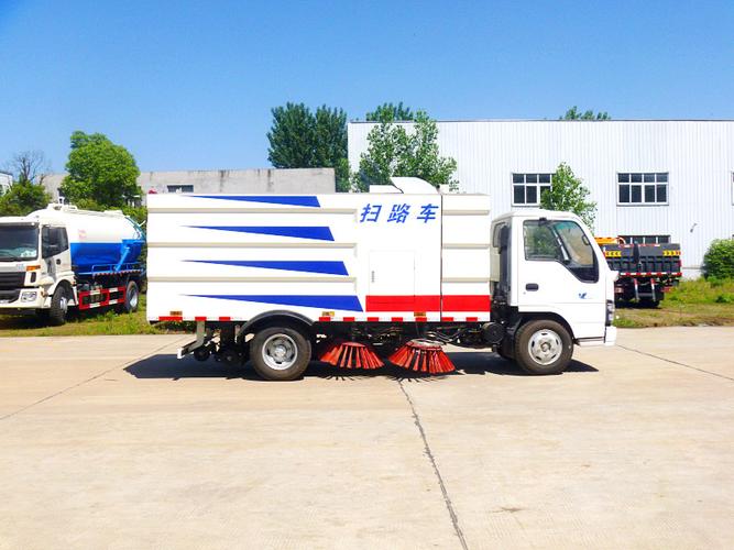 環(huán)衛(wèi) 道路清掃車報價主要用于地面清掃,馬路道牙邊清掃,馬路