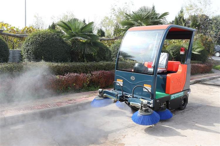 河南電動駕駛式道路清掃車產(chǎn)品圖片一