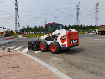 銑刨+清掃,山貓S550搞定道路那些事!