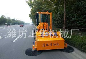 新款環衛機械設備駕駛式道路公路清掃機馬路垃圾清掃機山東廠家