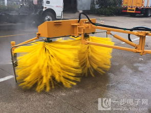 交通護欄板清洗車設備 宏宇護欄板清洗車大概多少錢