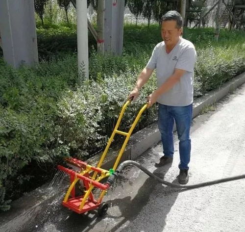 一線 善動(dòng)腦 勤動(dòng)手 冶金渣公司 綠化公司 發(fā)明道路側(cè)石清洗工具小記