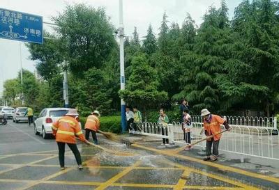 精細化清理道路揚塵 臨沂環衛借雨作業抑塵保潔