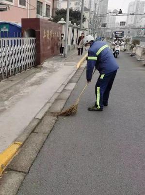 開學在即! 看城市美容師們護航"開學路"