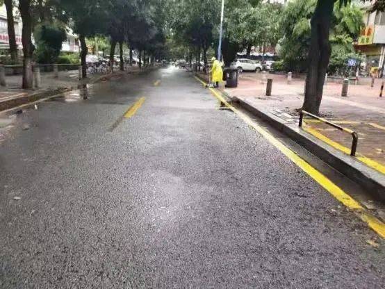 黃埔街 他們的堅(jiān)守,美了雨中黃埔