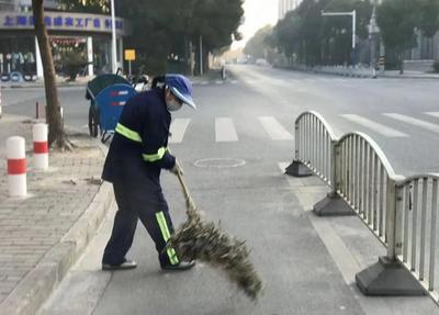 營造干凈整潔的城市道路環境,他們全力開展創全攻堅行動