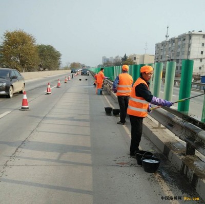 甘肅天水加強(qiáng)公路養(yǎng)護(hù)助力2018公祭伏羲大典 確保道路安全暢通