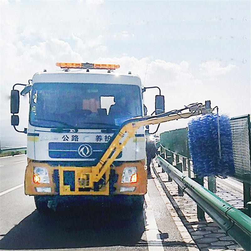雨湖環衛機械清洗與人工清掃組合作業,刷新城區顏值_道路