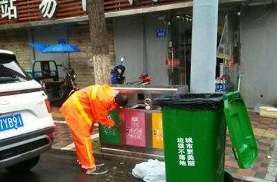 宿州市城管局埇橋分局:加強(qiáng)雨天道路保潔作業(yè) 營(yíng)造良好城市市容環(huán)境