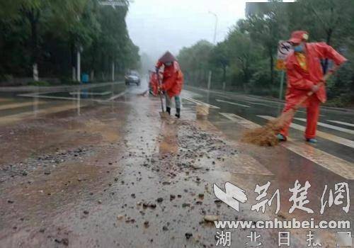 聞 汛 而動 襄陽市區兩級城管部門全員應對暴雨天氣
