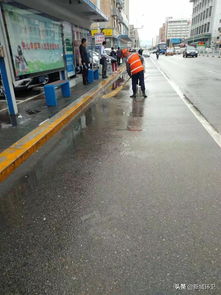 雨天清掃保潔不放松 促進道路環境再提升