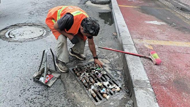 單縣:強化雨后清掃保潔 恢復道路環境衛生