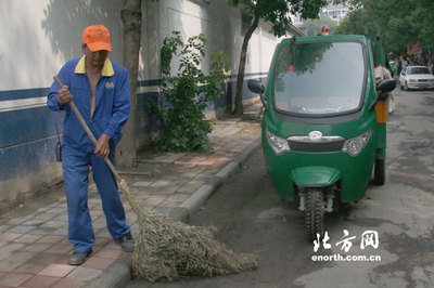 垃圾堆積影響環境 環衛部門及時清運-垃圾-北方網-民生頻道