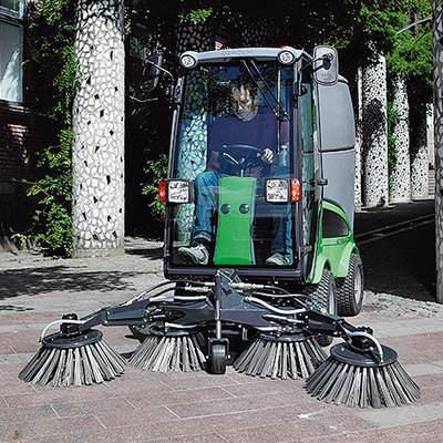 2250道路清掃車正在使用中