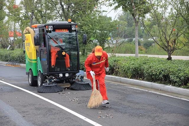 浦口環衛“十八般武藝”輪番上演,機械化作業顯神威