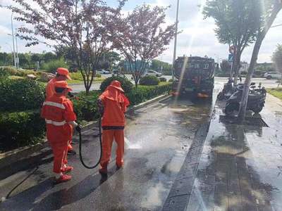 雨后清潔不停歇 環衛工人清掃忙