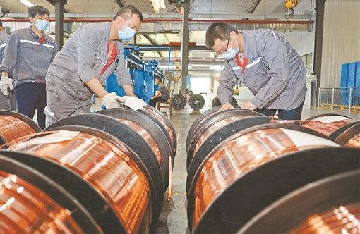 挑戰之下,中國制造如何 突圍 代表委員把脈制造業走勢