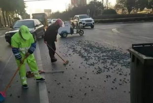 城管局指揮中心快速反應清理路障確保道路安全通暢