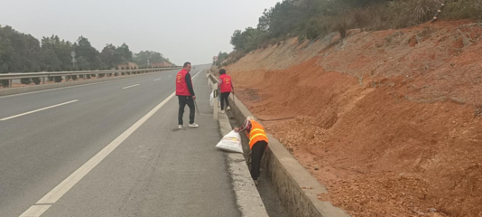 井頭圩鎮(zhèn):扎實(shí)開(kāi)展道路清潔養(yǎng)護(hù)行動(dòng)保暢通