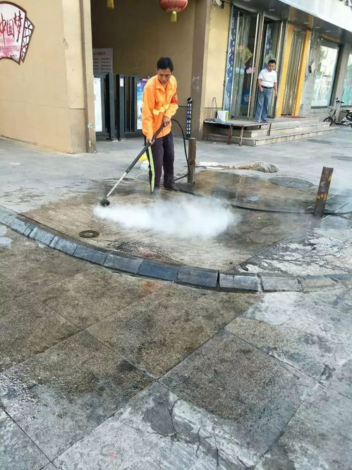 橋西環(huán)衛(wèi)開(kāi)展道路油污集中清洗行動(dòng)