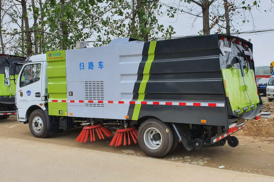 東風(fēng)多利卡道路清掃車(chē)