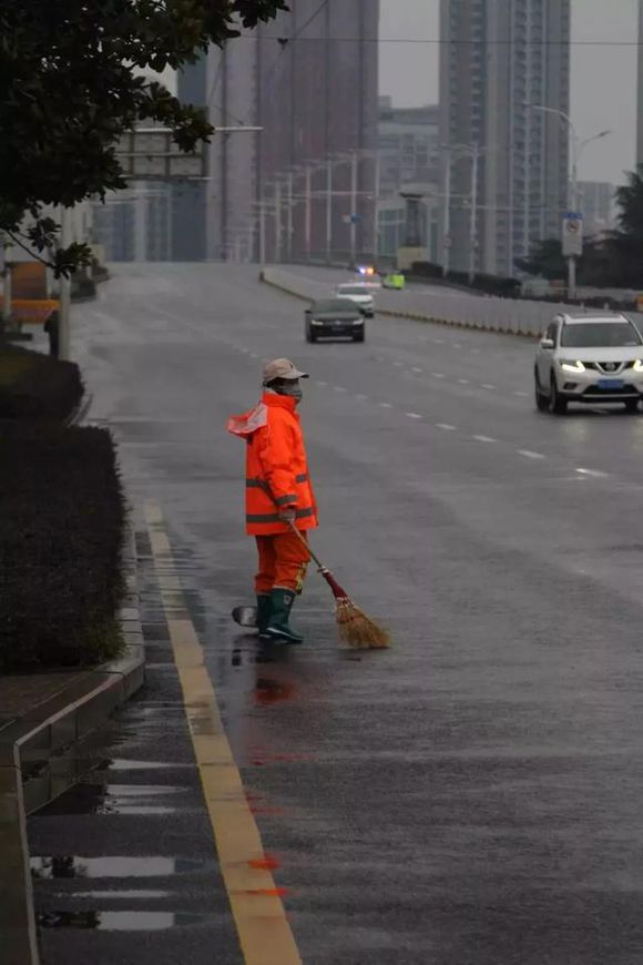 打掃街道的清潔工
