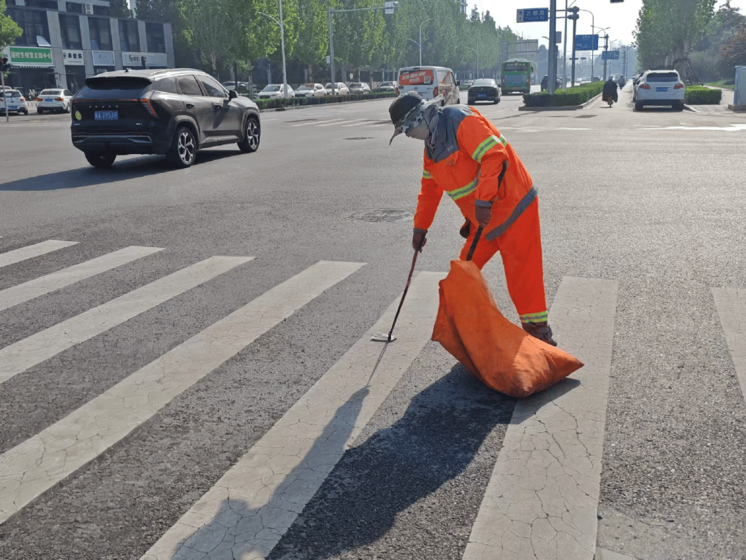 城管動(dòng)態(tài)丨裕華區(qū)環(huán)衛(wèi)優(yōu)化作業(yè)方式提升清掃保潔質(zhì)量_道路_工作_轄區(qū)