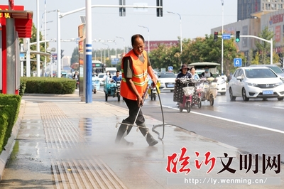 提升城市顏值 臨沂對城區道路全天候、無死角清洗