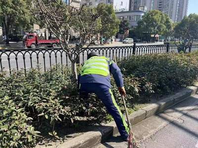 【環境衛生整治提升專項行動(一 )】迎創城、提品質,道路大保潔、大沖洗