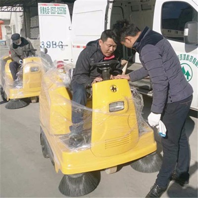電動掃地車是一款高效的道路清掃設備,小林清潔傾注十年專業研發生產電動掃地車。產品適合市場,為客戶增值。