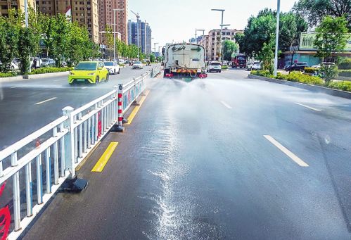 清洗車在長慶路上灑水作業