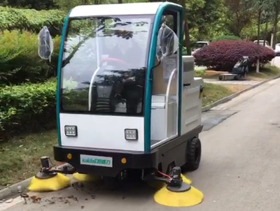 成都宏雯掃地機與電動保潔車在千禾味業服務