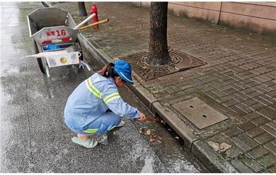 本市開展道路集中大沖洗城市清潔行動