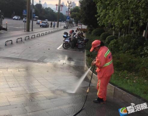 涪陵強化環衛機械沖洗與河道保潔，守護城市環境整潔