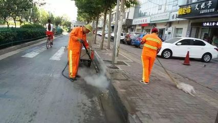 橋西創城記 環衛開展道路油污與河道保潔集中清洗行動